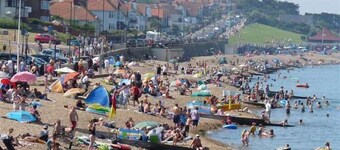 Grand Flat | Heart of Herne Bay | 300m from beach