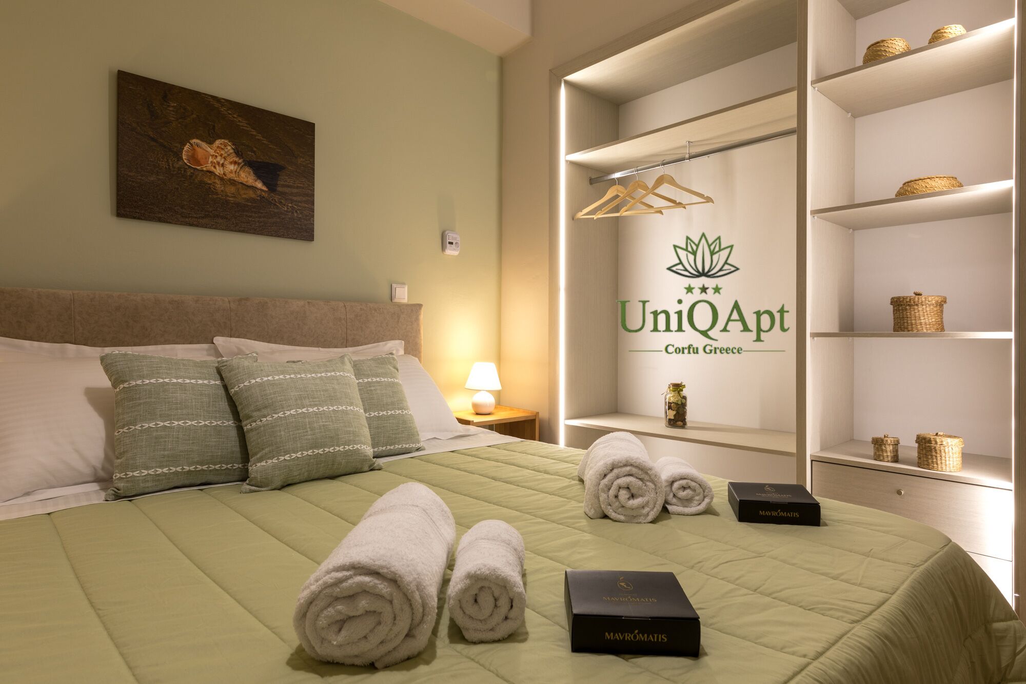 2 間睡房、房內夾萬、書桌、熨斗/熨衫板