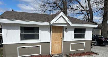 Relaxing cottage on Carry Bay boasting beautiful sunsets.