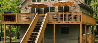 Lake Harmony Chalet • Hot Tub • Pool Table • Ping Pong • Fire Pit • Pets OK