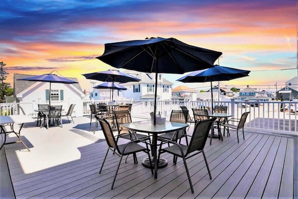 Common deck area perfect for an outdoor meal