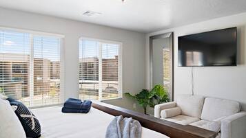 5 bedrooms, iron/ironing board, WiFi, bed sheets