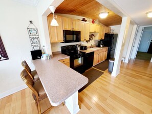 Fridge, microwave, oven, stovetop - Casa Swaidan- 2 bedroom, 2 bath half duplex with 30ft dockage (Marathon)