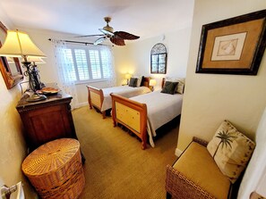 2 bedrooms, iron/ironing board, free WiFi, bed sheets - Casa Swaidan- 2 bedroom, 2 bath half duplex with 30ft dockage (Marathon)