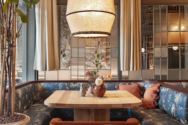 Café da manhã com buffet diário (EUR 25 por pessoa)