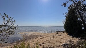 A beach with a clear sky and calm water. - Waterfront & Pvt Beach 120’Shoreline: SHALLOW/Sandy: Perfect for Little Kids! (Brechin)