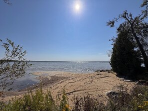 Plage, chaises longues, serviettes de plage