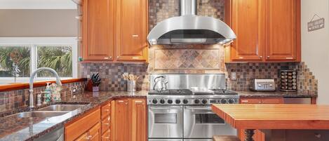 Microwave, dishwasher, coffee/tea maker, cookware/dishes/utensils