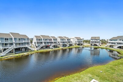 August 2026 Rate Drop! 3 br / 3.5 ba townhome, Dog Friendly!