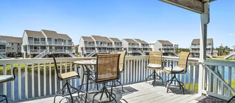 Fall 2025 Rate Drop! 3 br / 3.5 ba townhome, Dog Friendly!