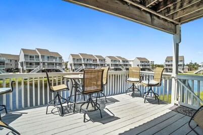 Fall 2025 Rate Drop! 3 br / 3.5 ba townhome, Dog Friendly!