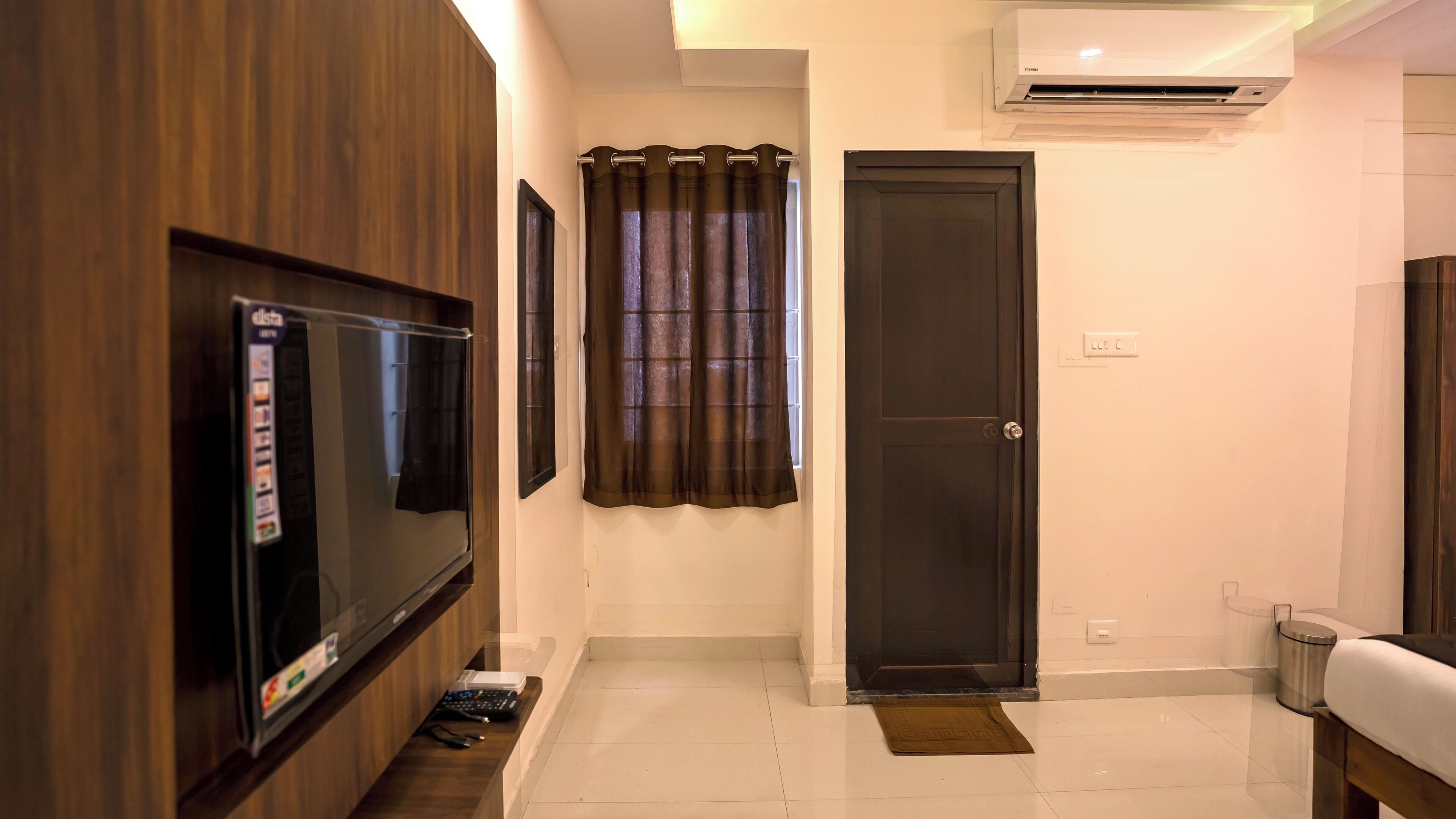 Espacio para trabajar con laptop y camas plegables/adicionales 