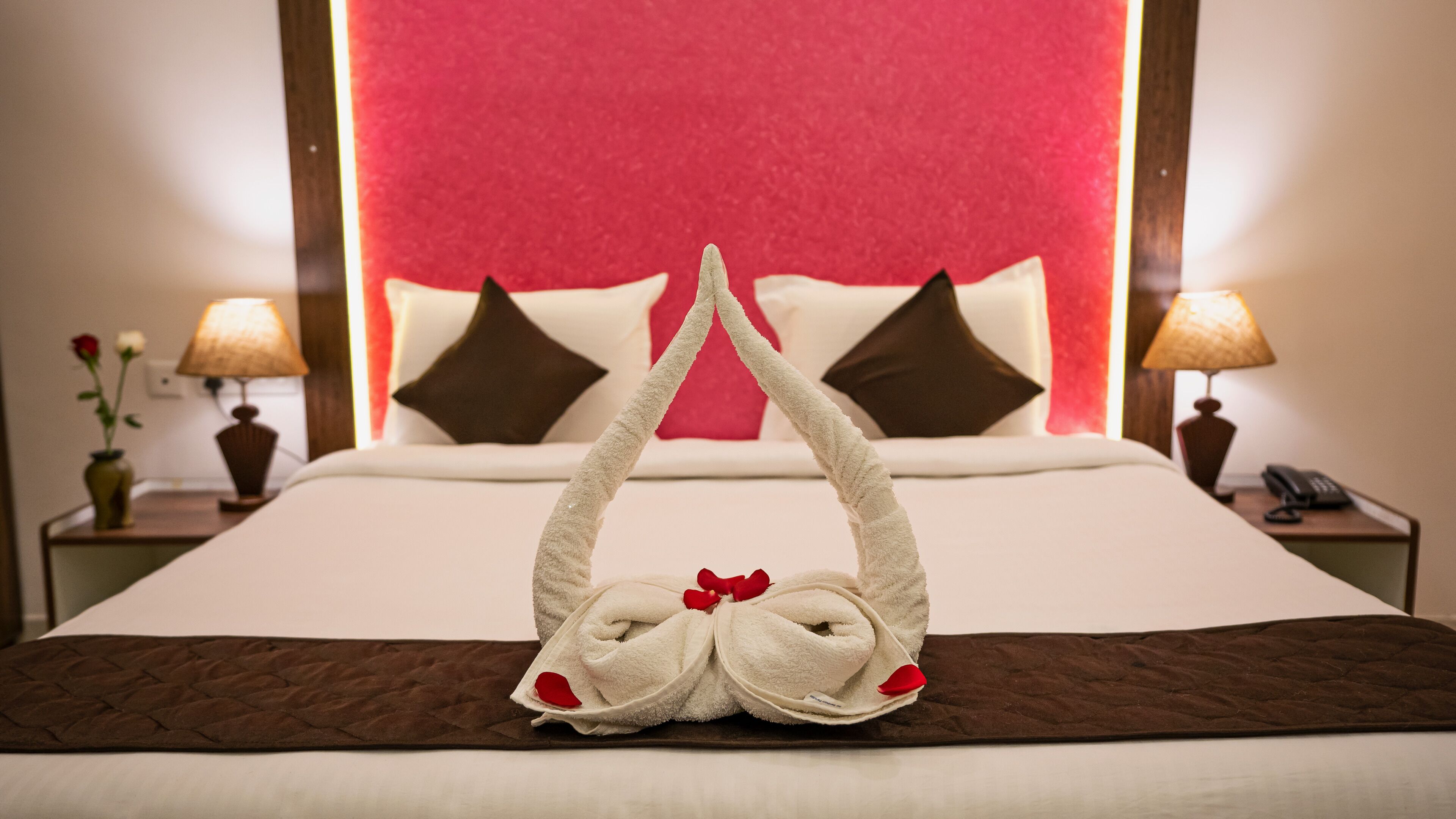 Laptopgeeigneter Arbeitsplatz, Zustellbetten, kostenloses WLAN