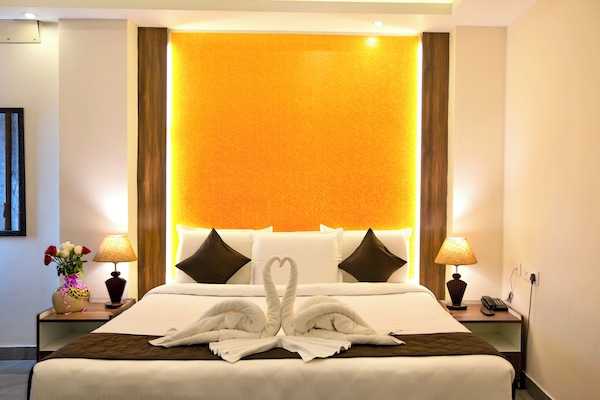 Dobbeltrom – premium | Skrivebord for bærbar PC og ekstrasenger (mot et tillegg)