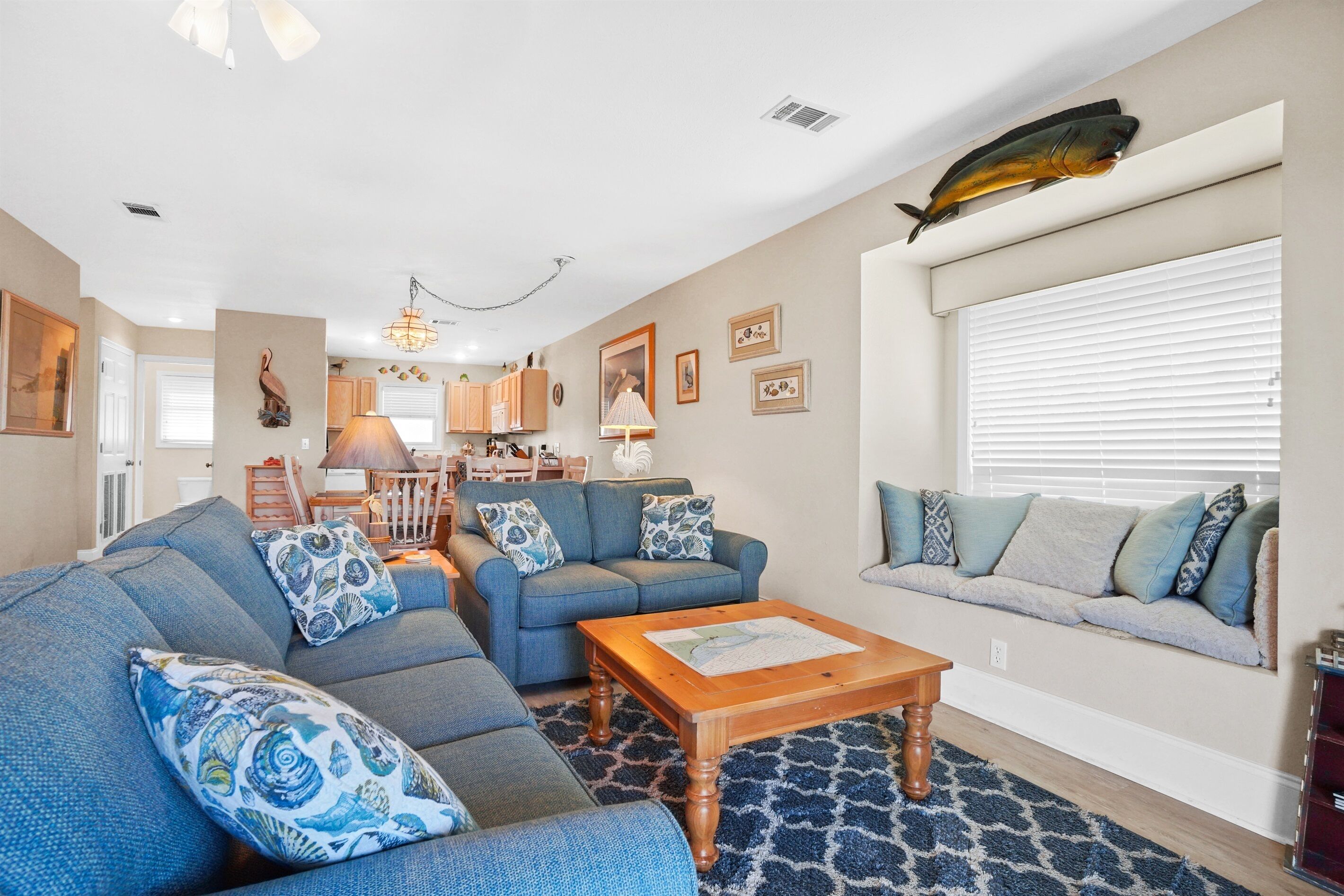 2BR/2.5 BA - GREAT LOCATION!