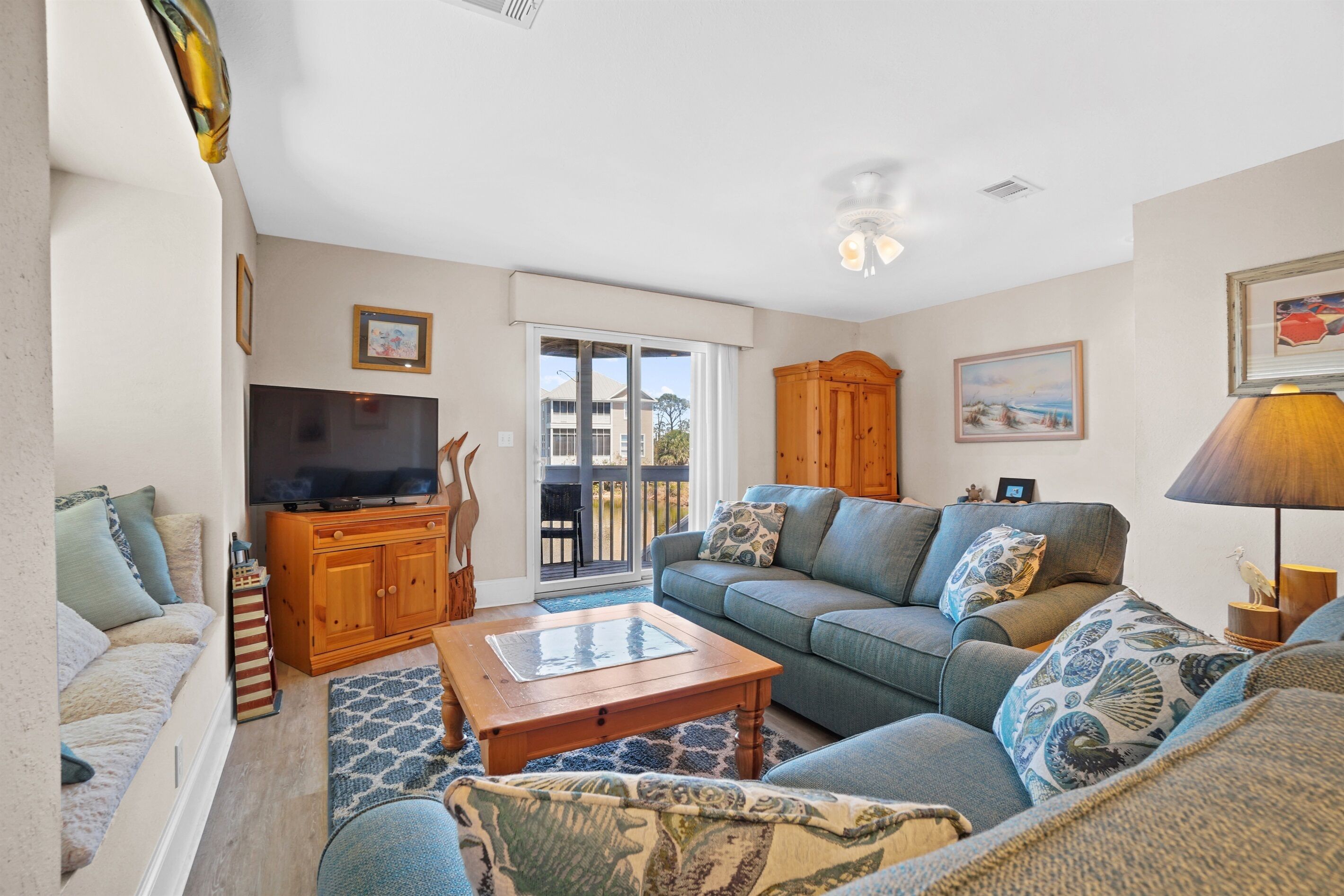 2BR/2.5 BA - GREAT LOCATION!