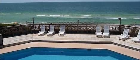 حمام سباحة