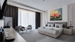 Phòng Royal | Minibar, két bảo mật tại phòng, khu vực làm việc phù hợp cho laptop 
