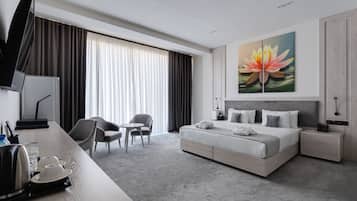 Royal Room | 1 bedroom, minibar, in-room safe, laptop workspace