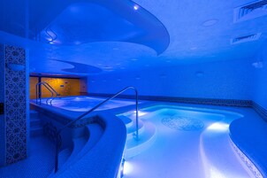 Una piscina techada