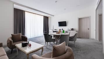 Quarto real | Frigobar, cofres nos quartos, espaço de trabalho para notebook
