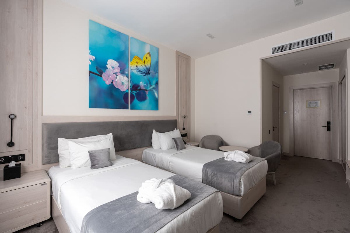 Twin Room | Bathroom