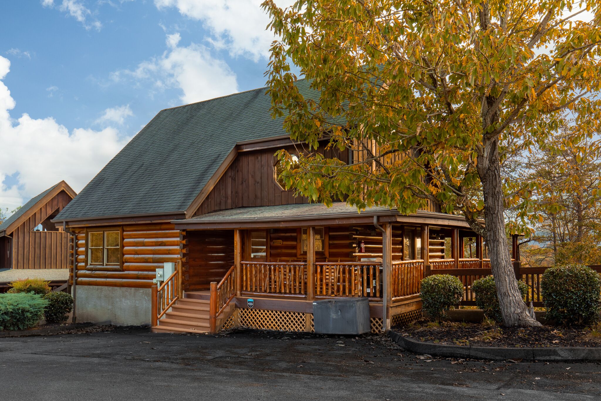 Owner manages, Mtn views, Pools, Hot Tub, Game Room, Mini Golf, Wifi, Easy Roads