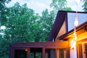 Exterior - Waterfront River Views | Glass Sunroom | Peaceful (Whitwell)