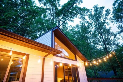Waterfront River Views | Glass Sunroom | Peaceful