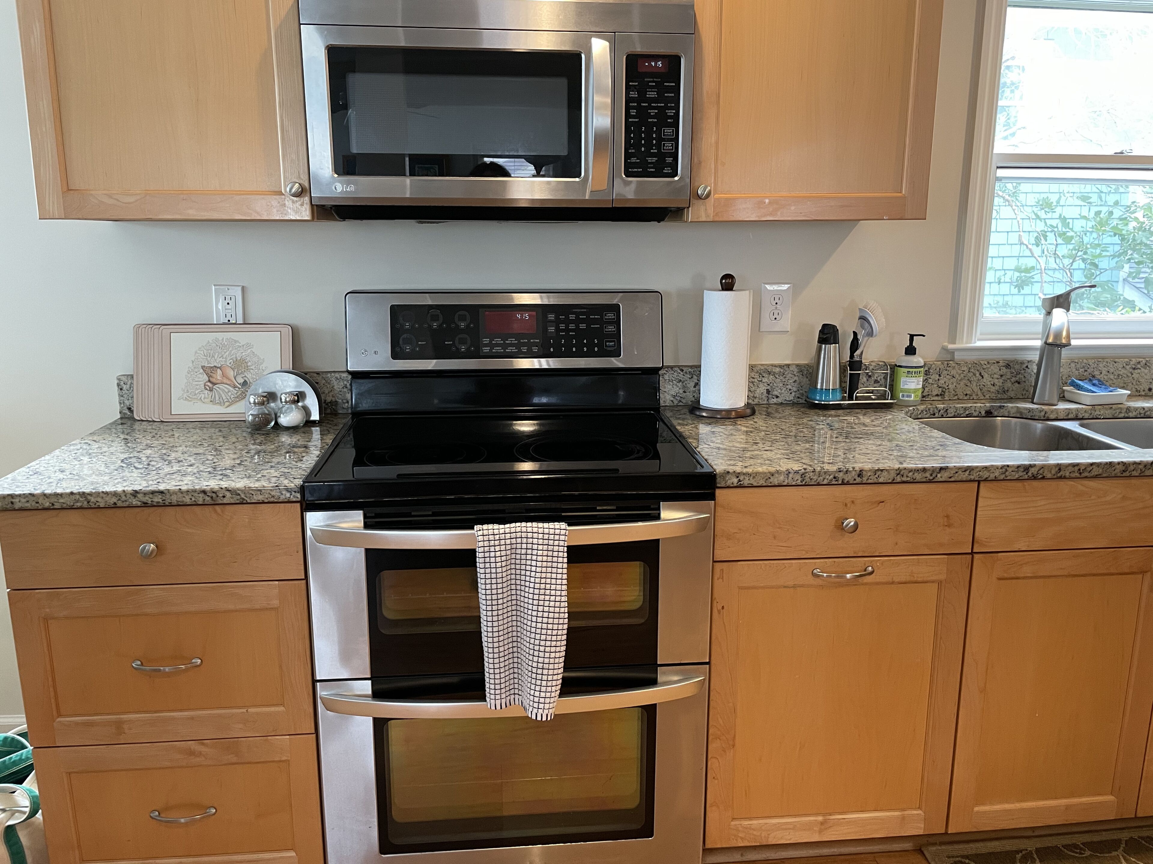 Captain's Quarters: Main Floor Suite of Classic 1940's Beach Cottage Duplex