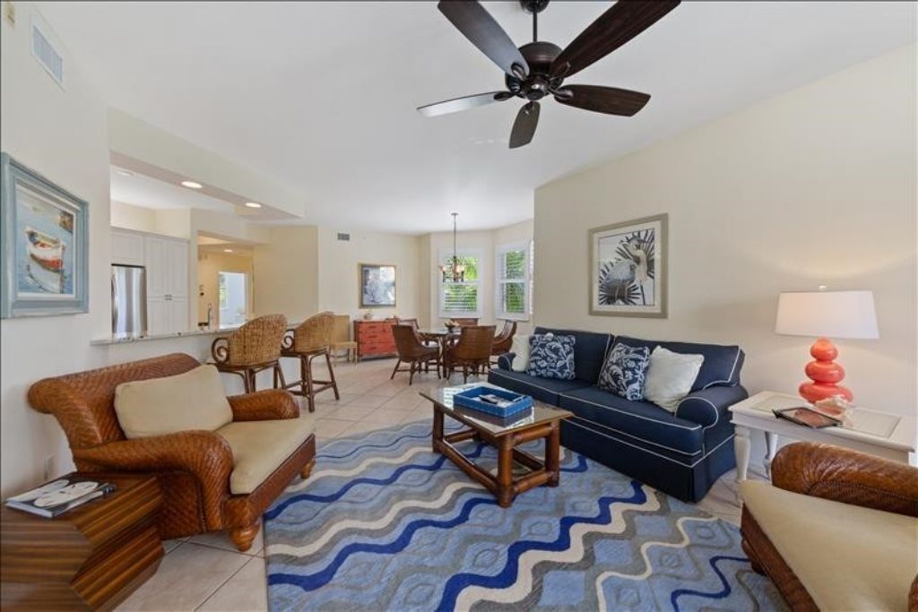 Regatta Resort, Vanderbilt Beach, Naples, 6 minute walk to beach