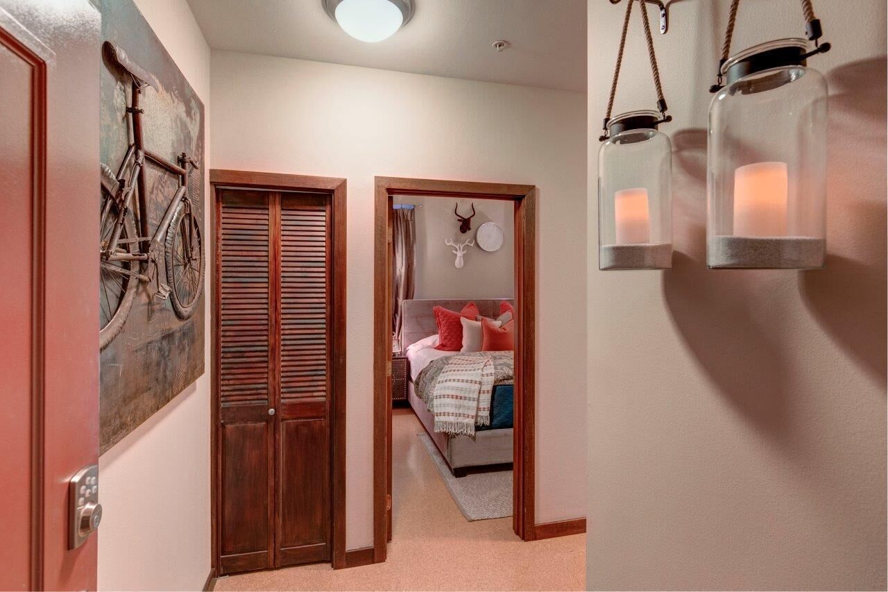 Fabulous 2 Bedroom Suite in the City! King Beds/Secured Parking & Indoor Pool!