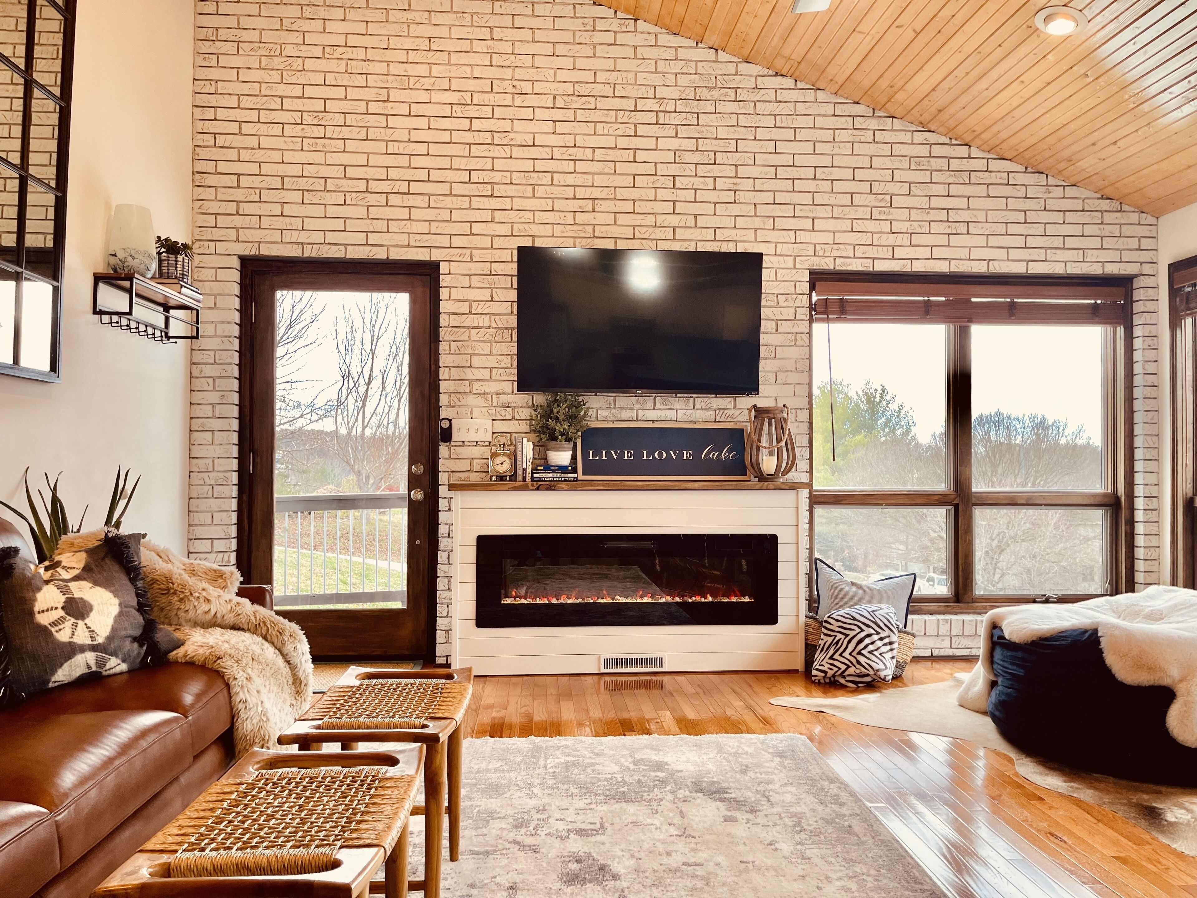 ⭐Tims Ford Bliss⭐ glorious Lakefront views, private Dock, Beach, Firepit, Fun!!