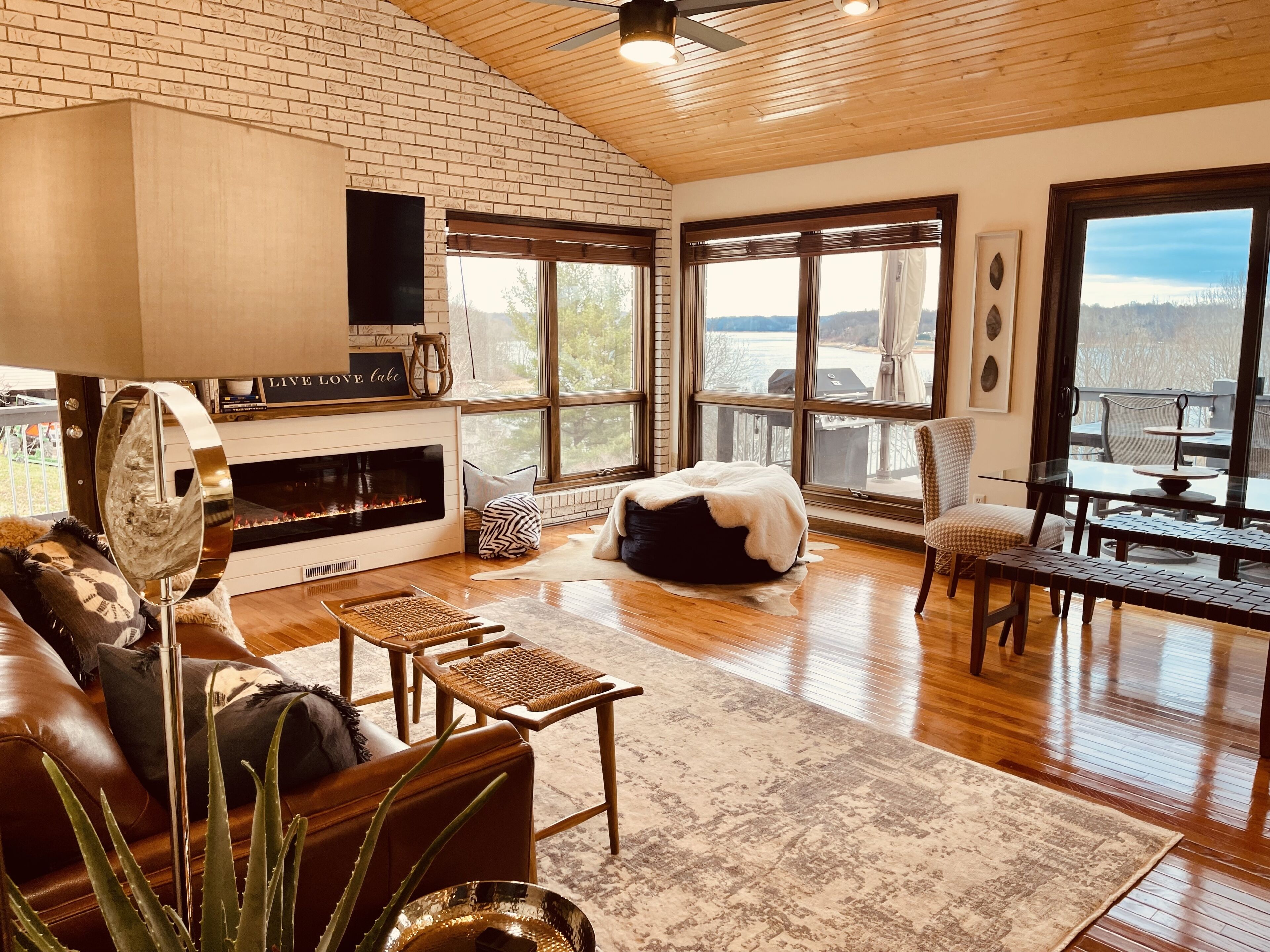 ⭐Tims Ford Bliss⭐ glorious Lakefront views, private Dock, Beach, Firepit, Fun!!