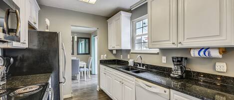 House, 3 Bedrooms, Patio | Private kitchen