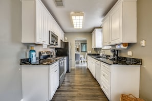 House, 3 Bedrooms, Patio | Private kitchen