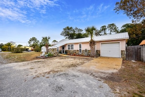 Front of property - Sunset on Sunset by Book That Condo (Panama City Beach)