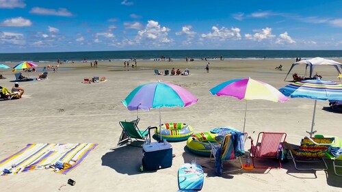 3 min to beach, pets, outdoor shower, 1st floor master, lagoon view, near pool