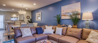 3 min to beach, pets, outdoor shower, 1st floor master, lagoon view, near pool