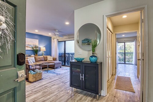 Pet-friendly, lagoon, 1st flr bedroom, close to beach/oceanside restaurant, pool