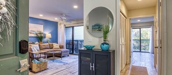 Pet-friendly, lagoon, 1st flr bedroom, close to beach/oceanside restaurant, pool