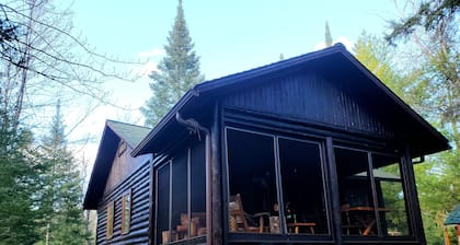 Grayling, MI - Fisherman's Log Cottage on the "Holy Waters" of the AuSable River