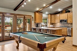 Game room - Moose Manor Estate at Big Bear- Hot Tub- Games (Big Bear Lake)