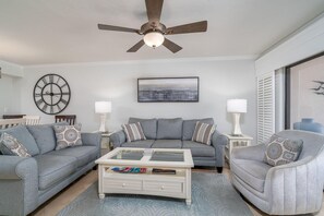 Condo, 2 Bedrooms | Living room