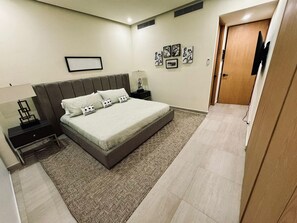 4 Schlafzimmer, Bügeleisen/Bügelbrett, kostenloses WLAN, Bettwäsche