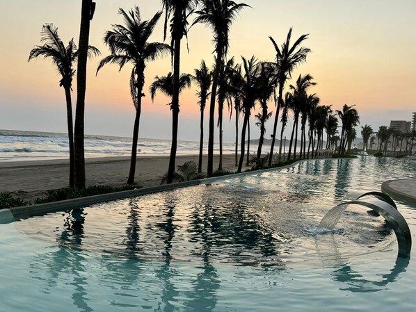 室外游泳池