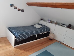 4 chambres, fer et planche à repasser, Wi-Fi, draps fournis