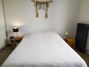 4 dormitorios, tabla de planchar con plancha, wifi y ropa de cama