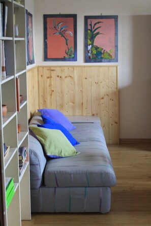 1 habitación, tabla de planchar con plancha, wifi gratis y ropa de cama 