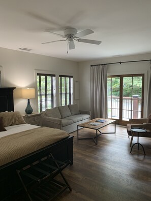 Deluxe Suite W/ Balcony | In-room safe, blackout drapes, free WiFi, bed sheets - The Blowing Rock Manor (Blowing Rock)